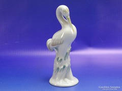 0H846 Régi jelzett porcelán gólya szobor