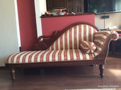 Gyarmati stílusú kanapé