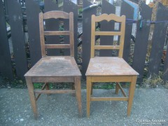 Két darab régi paraszti szék fenyőből