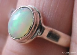 925 ezüst gyűrű, 17,9/56,2 mm etióp opállal