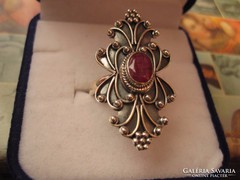 Természetes rubin köves, gótikus ezüst gyűrű 1,7 cm