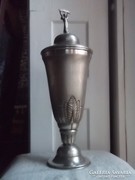 Ezüstszínű serleg-kupa Kisfaludy szabadság szobrával 40 cm