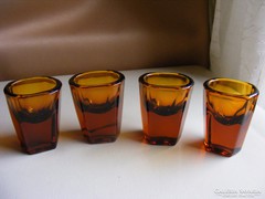 4 db art deco borostyán színű likőrös pohár