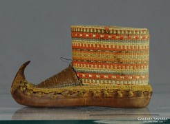 0L215 Régi balkáni eredetű bőrdíszműves cipő