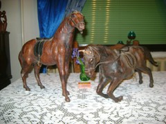 Élethű ló figurák bőrből - játék vagy dísztárgy