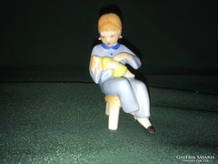 Drasche sámlin ülő kislány babával porcelán figura