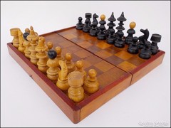 Régi sakk készlet sakktábla figurákkal