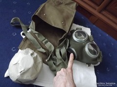 Régi katonai gázálarc táska álarc és patron újszerű