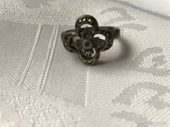 Antik ezüst gyűrű hiányos markazittal, kis méret