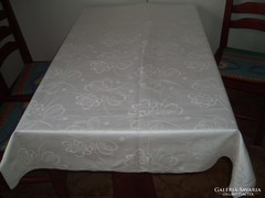 Fehér damaszt avatatlan asztalterítő,388/132 cm Tóthné Ildi