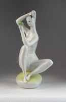 0N092 Zsolnay porcelán fésülködő akt szobor