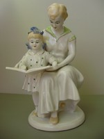 Szép festésű orosz,szovjet porcelán "Első Lecke",anya gyerekével,olvasó kislány