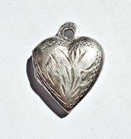 Mini fényképtartó szív alakú ezüst medál