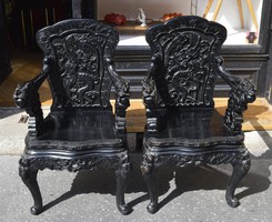 Asian faragott sárkányos karfás székek.
