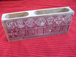 Retro  asztali tolltartó    és naptár  1974