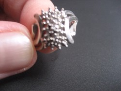 Fehérarany gyűrű egy apró gyémánt szemmel