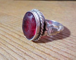 Régi ezüst gyűrű nagy piros kővel