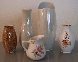 5 db porcelán, 4 db Hollóházi váza + 1 db Aquincum kis kiöntő, régiek, szépek, hibátlanok
