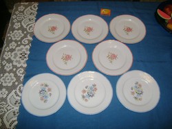 Nyolc darab porcelán süteményes tányér