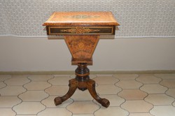 Meseszép Intarzia berakással díszített Viktória korabeli angol Varrós Asztal