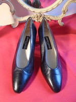 Leather 38 pierre cardin shoes.