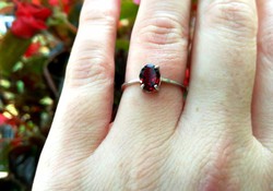 Gyönyörű vörös rubin soliter 925 ezüst gyűrű
