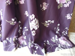 Csodaszép lila sötétítő függöny szellőrózsákkal 