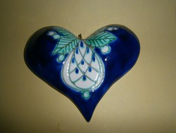 Morvay Zsuzsa fehér -kék-zöld színű   kerámia szív (függeszthető)