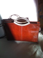 RENDKÍVÜLI ÁR! Konyak színű borjúbőr olasz vintage klasszikus női táska fém fogantyú ami a dísze is