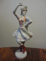 Kézzel festett hollóházi porcelán szobor- táncoló parasztlány