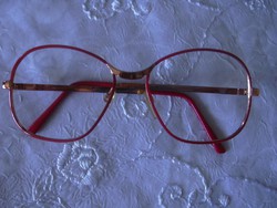 Piros szemüveg keret