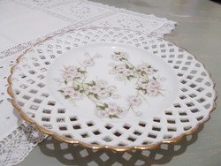 Csipkés szélű  gyönyörű porcelán  tányér