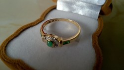 Nagyon szép smaragd és gyémánt köves 18 karátos gyűrű