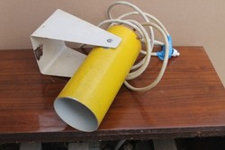Retro sárga cső lámpa. Mérete:17 cm Falra szerelhető.