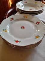 5 db Zsolnay porcelán virág mintás lapos tányér, arany szegélyes