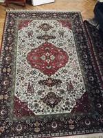 Régi elegáns forma és színvilágú iráni  perzsaszőnyeg
