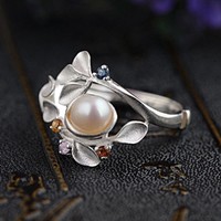 925-s ezüst gyűrű, fehér igazgyönggyel és színes kristályokkal