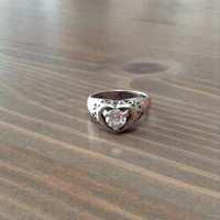 Osztrák ezüst gyűrű szív alakú foglalattal