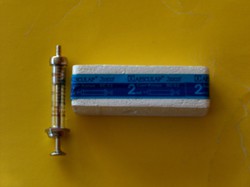 Régi üveg-fém fecskendő inzulinos, eredeti dobozában Aesculap 2 ml