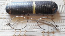 Antik szemüveg