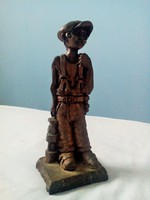 Kis csavargó kisméretű bronz szobor (kisplasztika)