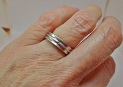 Gyönyörű köves tömör ezüstgyűrű