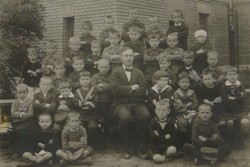 0T242 Régi iskolai fotográfia csoportkép 1923