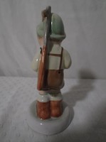 Figurine - Bodrogkresztúr boy with a rifle - 11 x 5 x 5 cm - ceramic - perfect