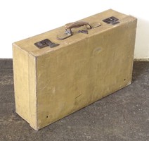 0T491 Régi vajszínű piperés bőrönd 36 x 60 cm BŐR