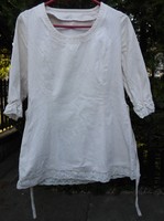 Linen women's blouse with lace (s)
