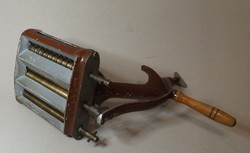 Antik ,régi tésztacsináló gép bronz ,öntöttvas