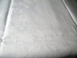 Fehér damaszt abrosz 160 x 130 cm