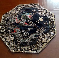 Antik, kínai 8 szögletű hímzett selyem terítő, Golden Cloud 30 cm-es