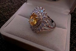 Ezüst gyűrű sárga szintetikus gyémánt kővel